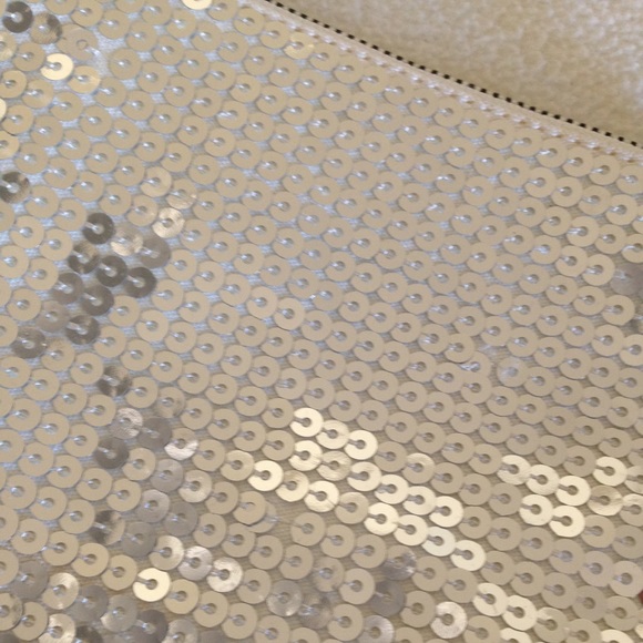 American Eagle 🦅 Outfitters Wristlet - Picture 2 of 2